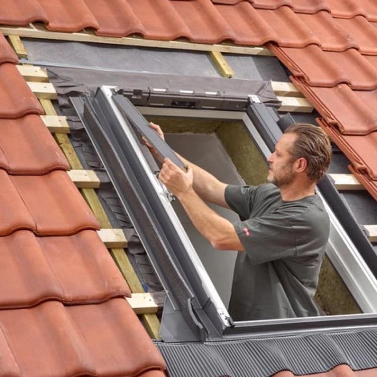 Prix d'un Velux : coût de pose et installation 2025